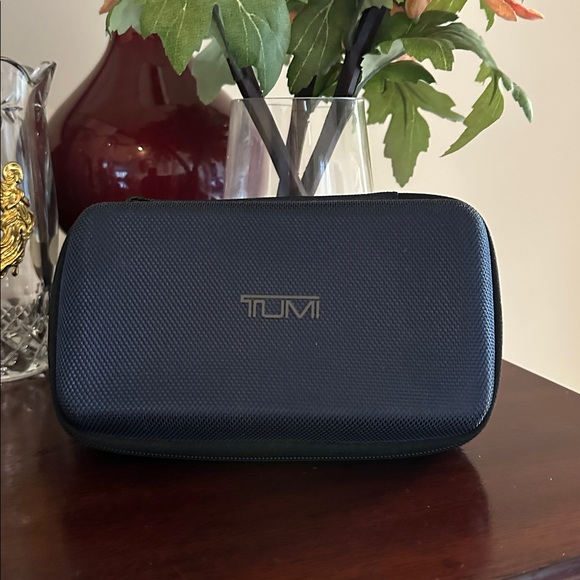 NWOT Tumi hard sided toiletry case 4 piece bundle - Picture 5 of 14